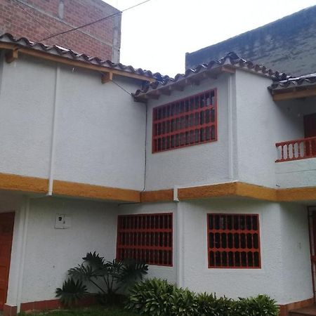 Casa Hotel Palmas Del Estadio 2 Medellín Exteriör bild
